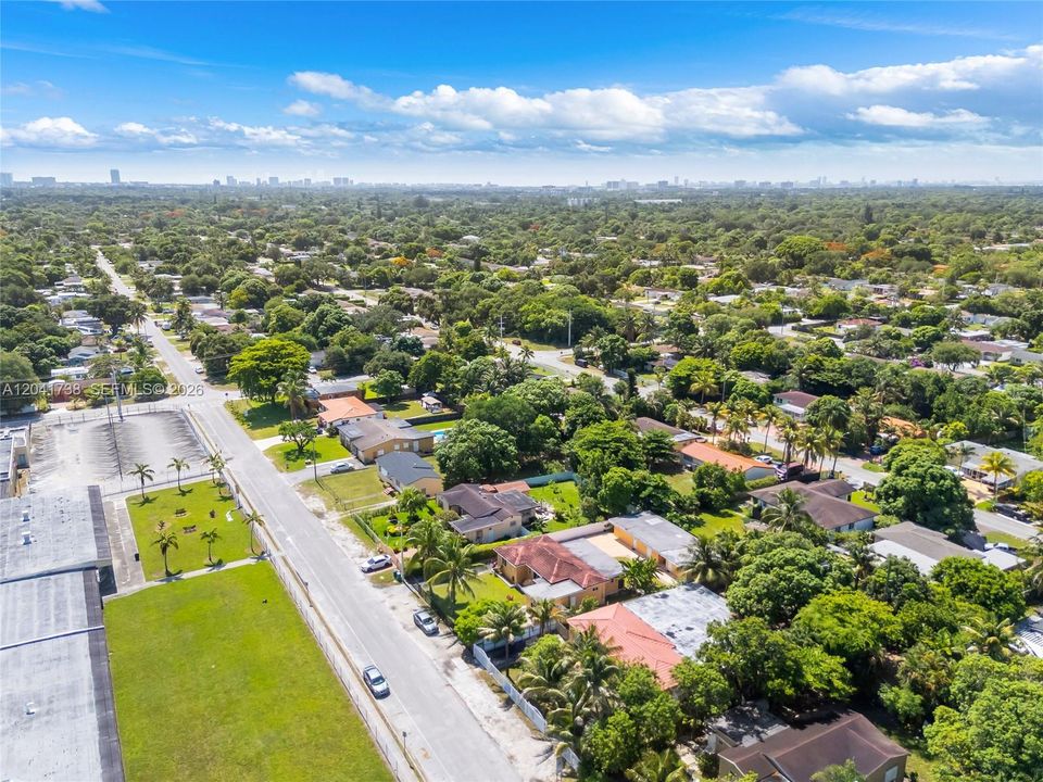 En Venta: $499,900 (4 camas, 2 baños, 1238 Pies cuadrados)
