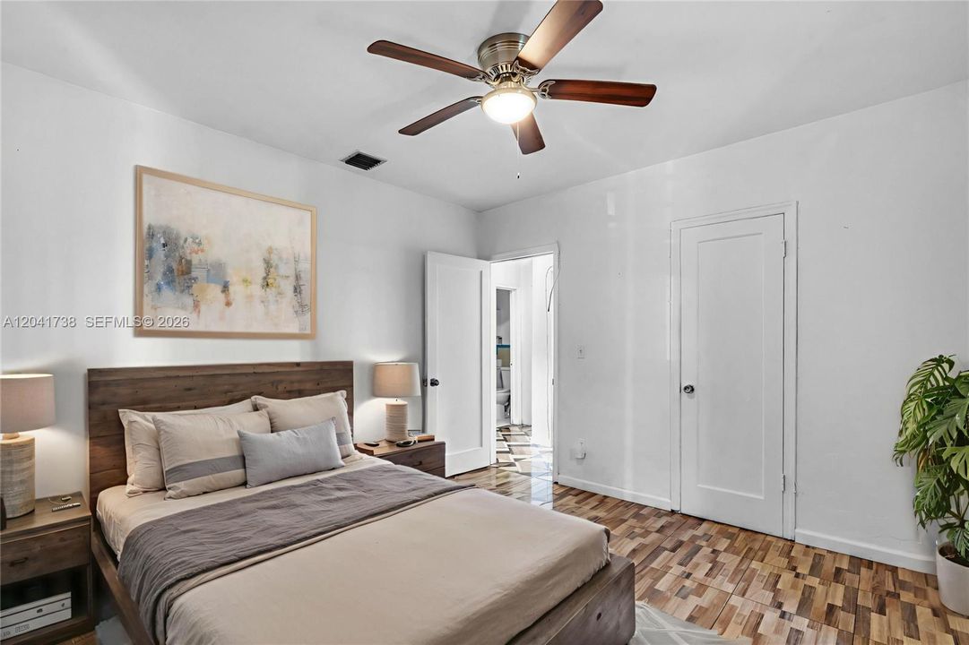 En Venta: $499,900 (4 camas, 2 baños, 1238 Pies cuadrados)