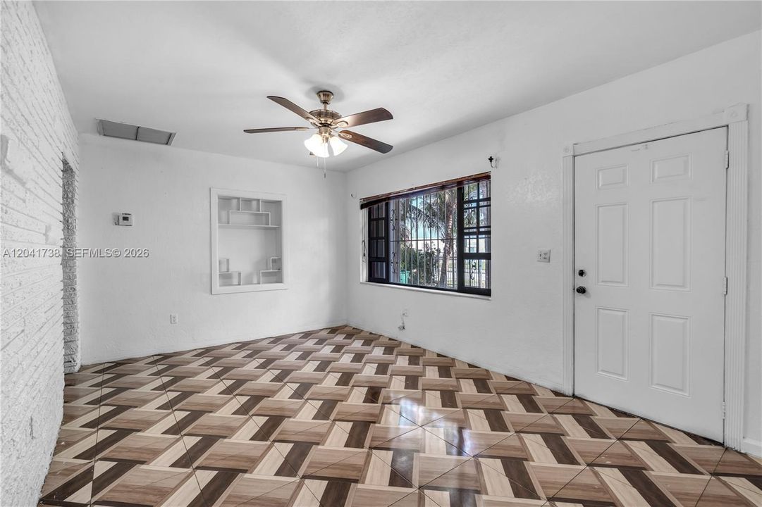 En Venta: $499,900 (4 camas, 2 baños, 1238 Pies cuadrados)