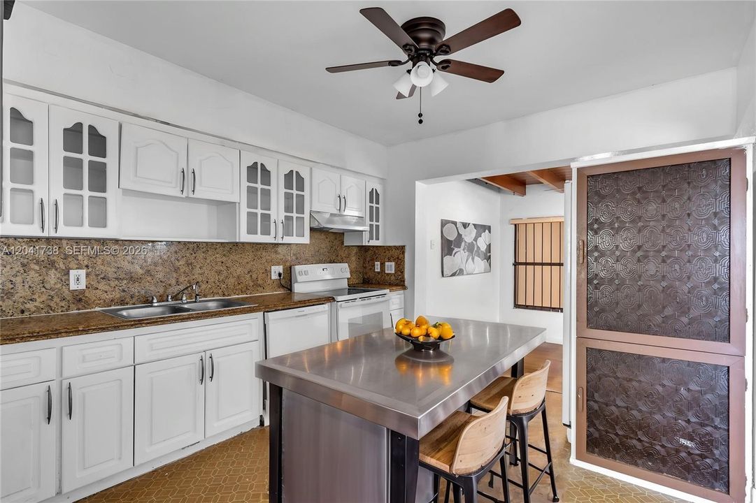 En Venta: $499,900 (4 camas, 2 baños, 1238 Pies cuadrados)