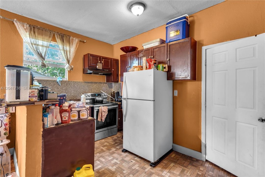 En Venta: $499,900 (4 camas, 2 baños, 1238 Pies cuadrados)