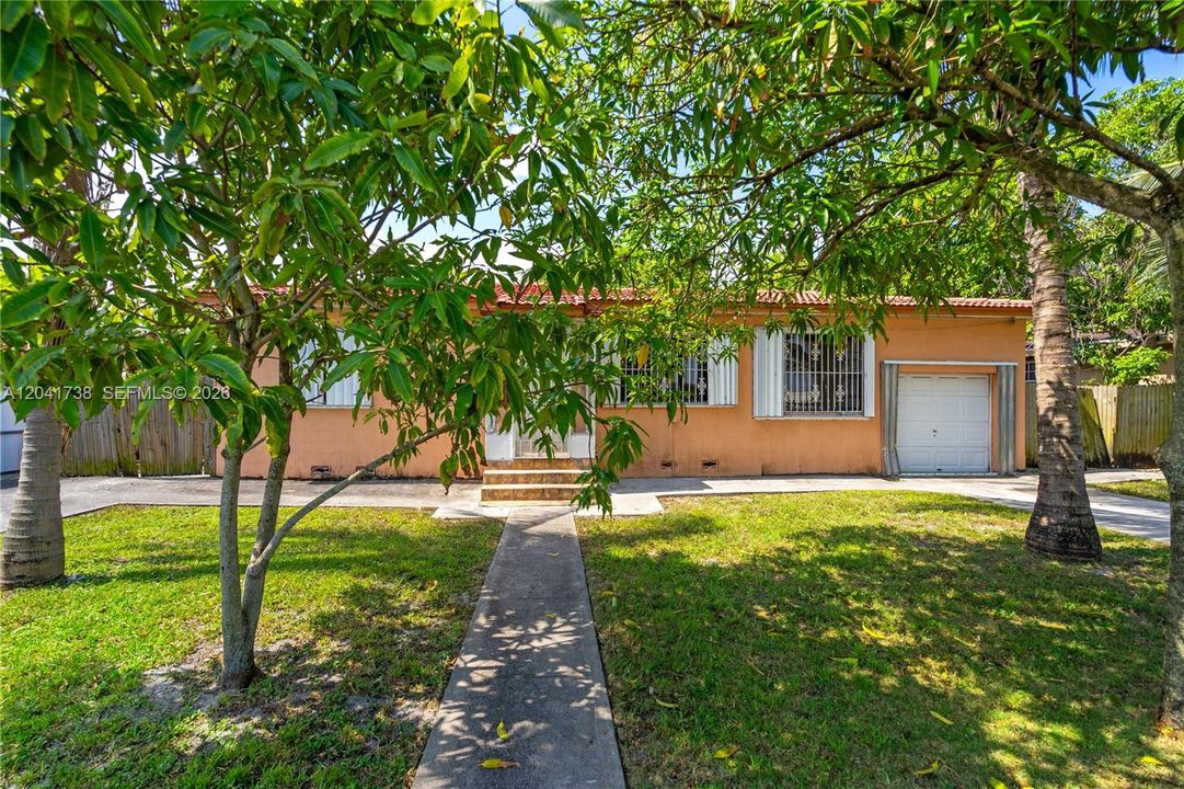 En Venta: $499,900 (4 camas, 2 baños, 1238 Pies cuadrados)