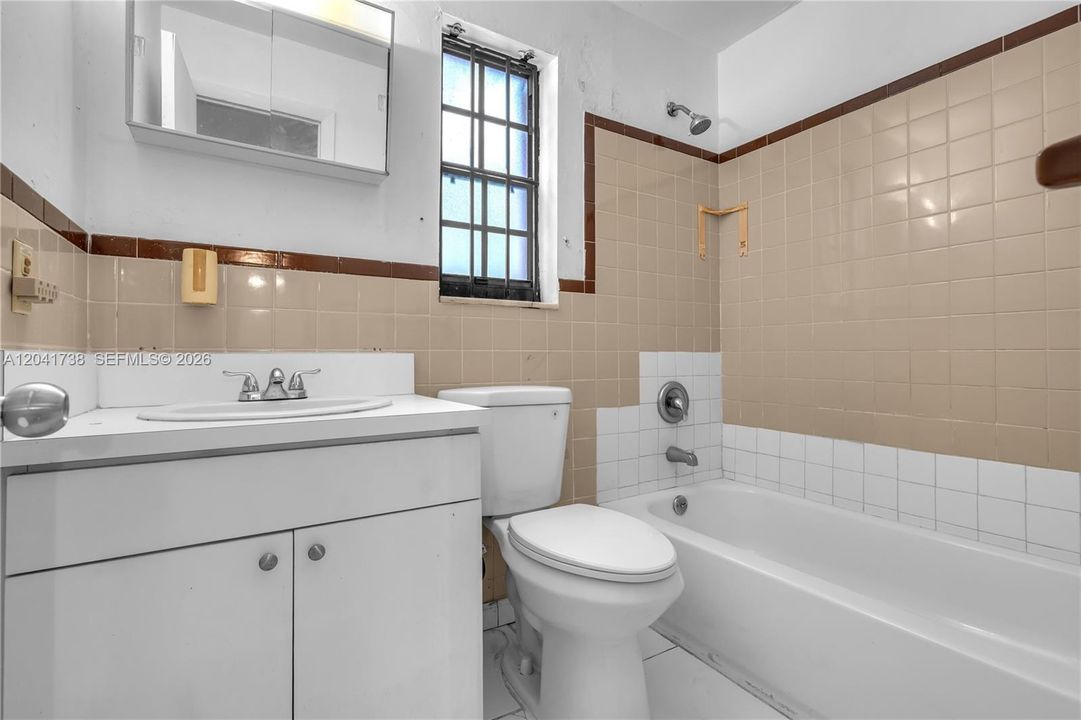 En Venta: $499,900 (4 camas, 2 baños, 1238 Pies cuadrados)