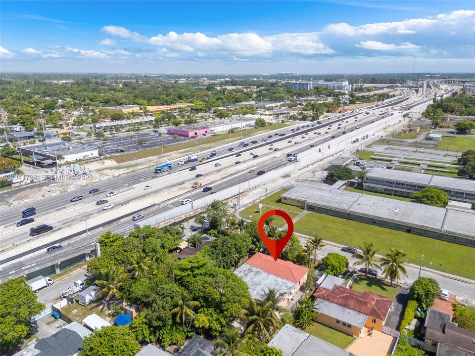 En Venta: $499,900 (4 camas, 2 baños, 1238 Pies cuadrados)