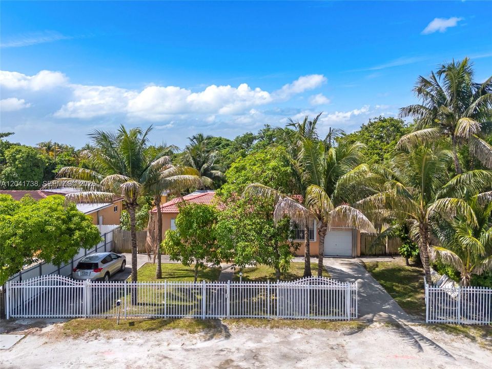 En Venta: $499,900 (4 camas, 2 baños, 1238 Pies cuadrados)