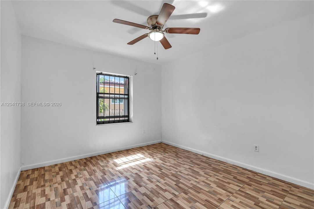 En Venta: $499,900 (4 camas, 2 baños, 1238 Pies cuadrados)
