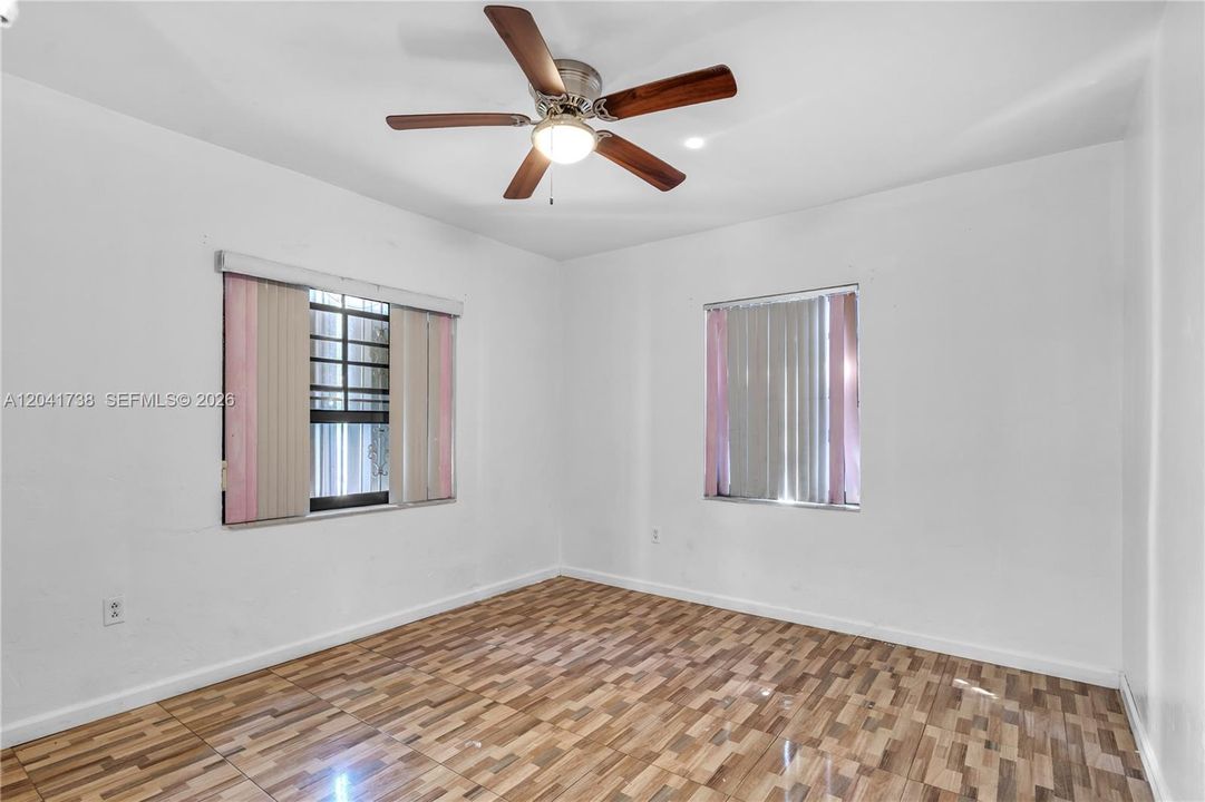 En Venta: $499,900 (4 camas, 2 baños, 1238 Pies cuadrados)