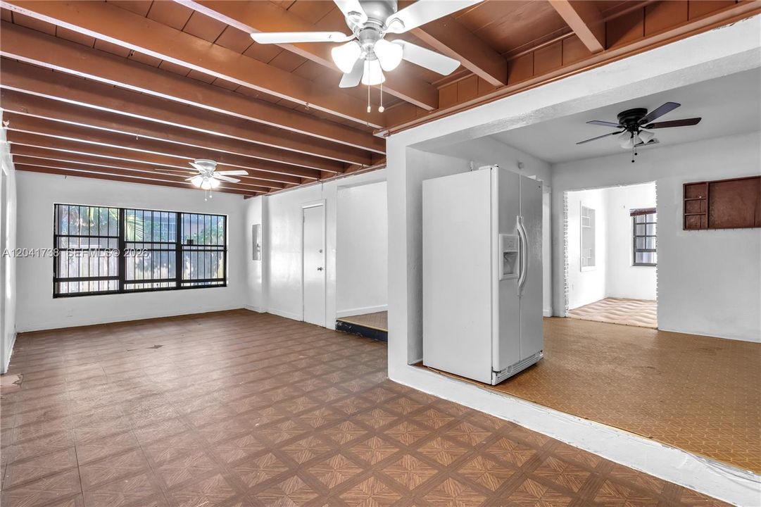 En Venta: $499,900 (4 camas, 2 baños, 1238 Pies cuadrados)
