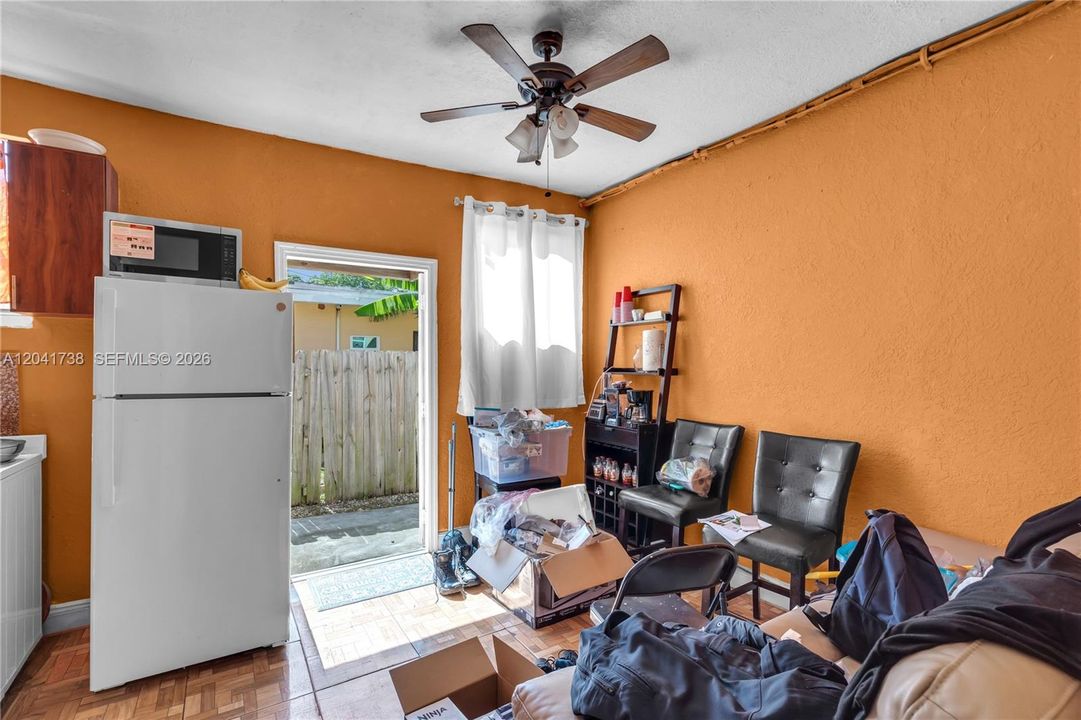 En Venta: $499,900 (4 camas, 2 baños, 1238 Pies cuadrados)