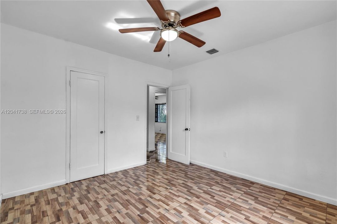 En Venta: $499,900 (4 camas, 2 baños, 1238 Pies cuadrados)