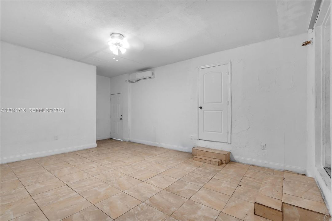 En Venta: $499,900 (4 camas, 2 baños, 1238 Pies cuadrados)