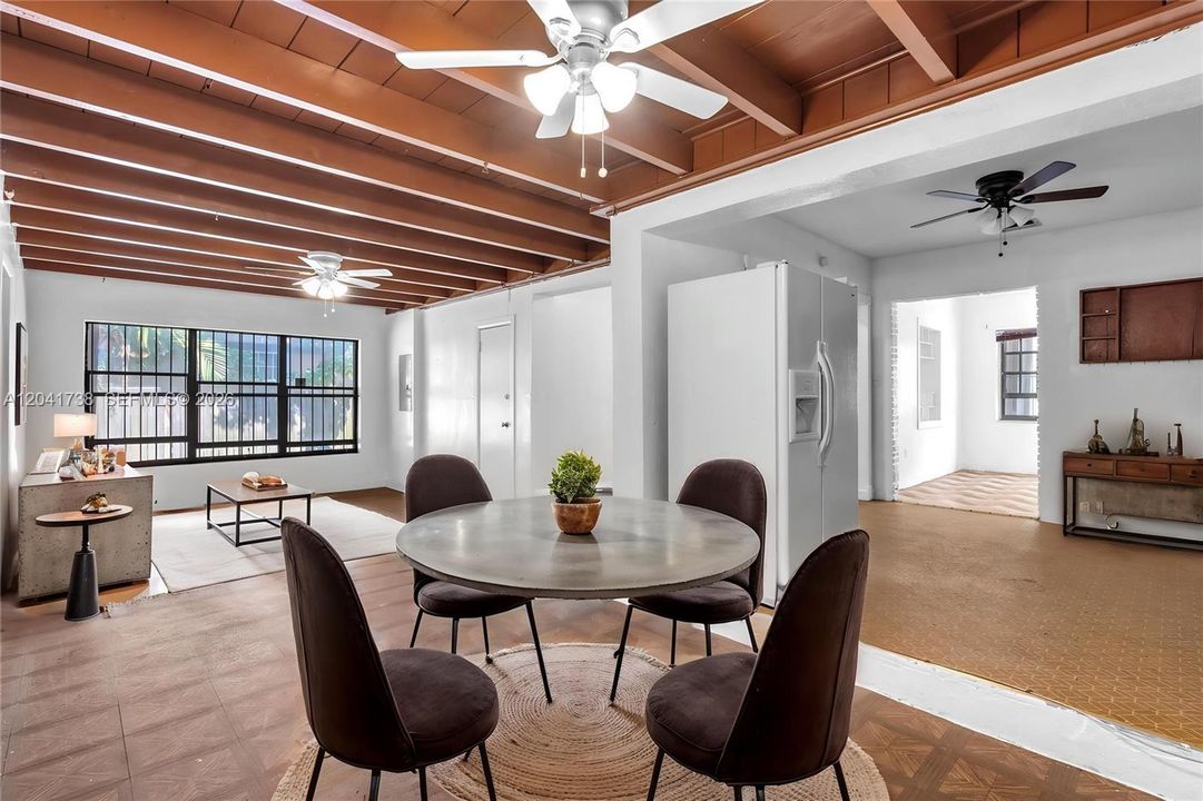En Venta: $499,900 (4 camas, 2 baños, 1238 Pies cuadrados)