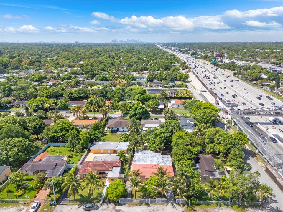En Venta: $499,900 (4 camas, 2 baños, 1238 Pies cuadrados)