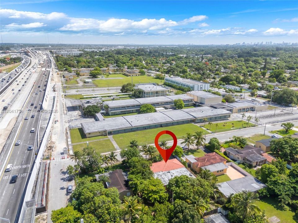 En Venta: $499,900 (4 camas, 2 baños, 1238 Pies cuadrados)