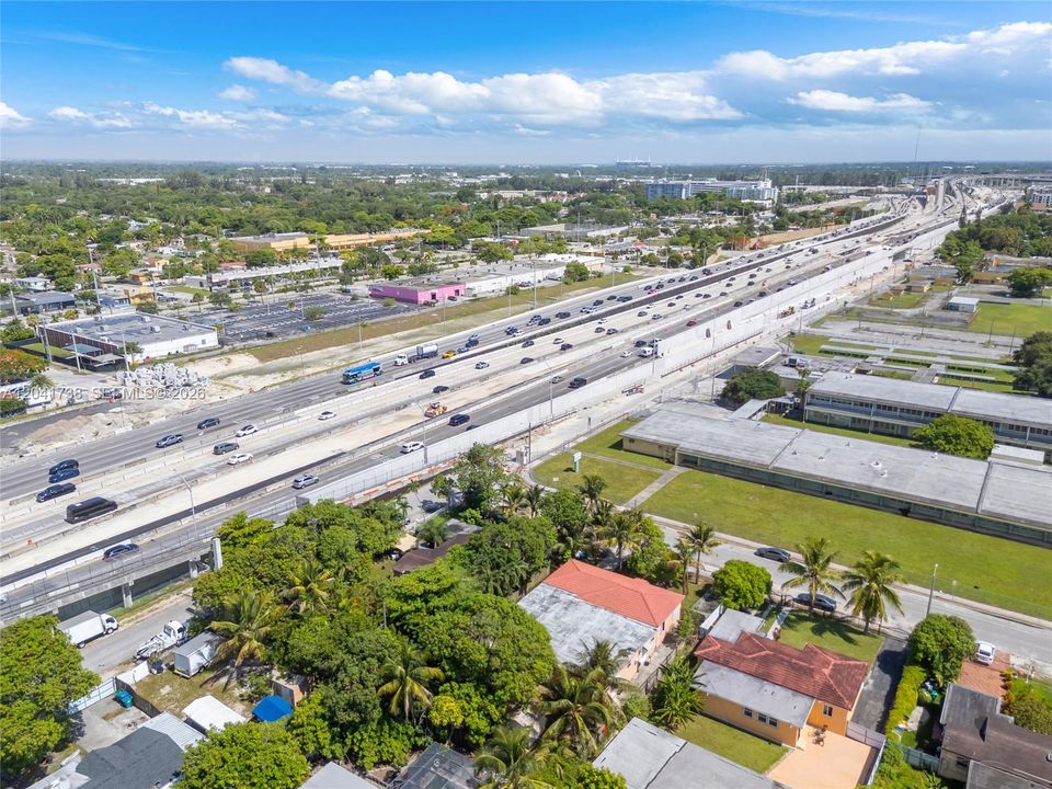 En Venta: $499,900 (4 camas, 2 baños, 1238 Pies cuadrados)