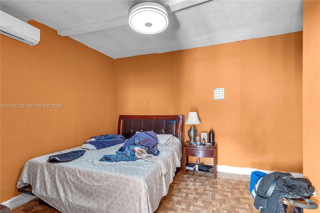 En Venta: $499,900 (4 camas, 2 baños, 1238 Pies cuadrados)