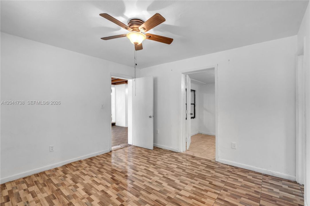 En Venta: $499,900 (4 camas, 2 baños, 1238 Pies cuadrados)