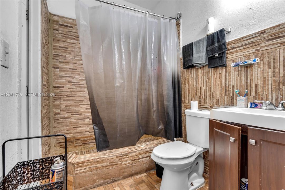 En Venta: $499,900 (4 camas, 2 baños, 1238 Pies cuadrados)