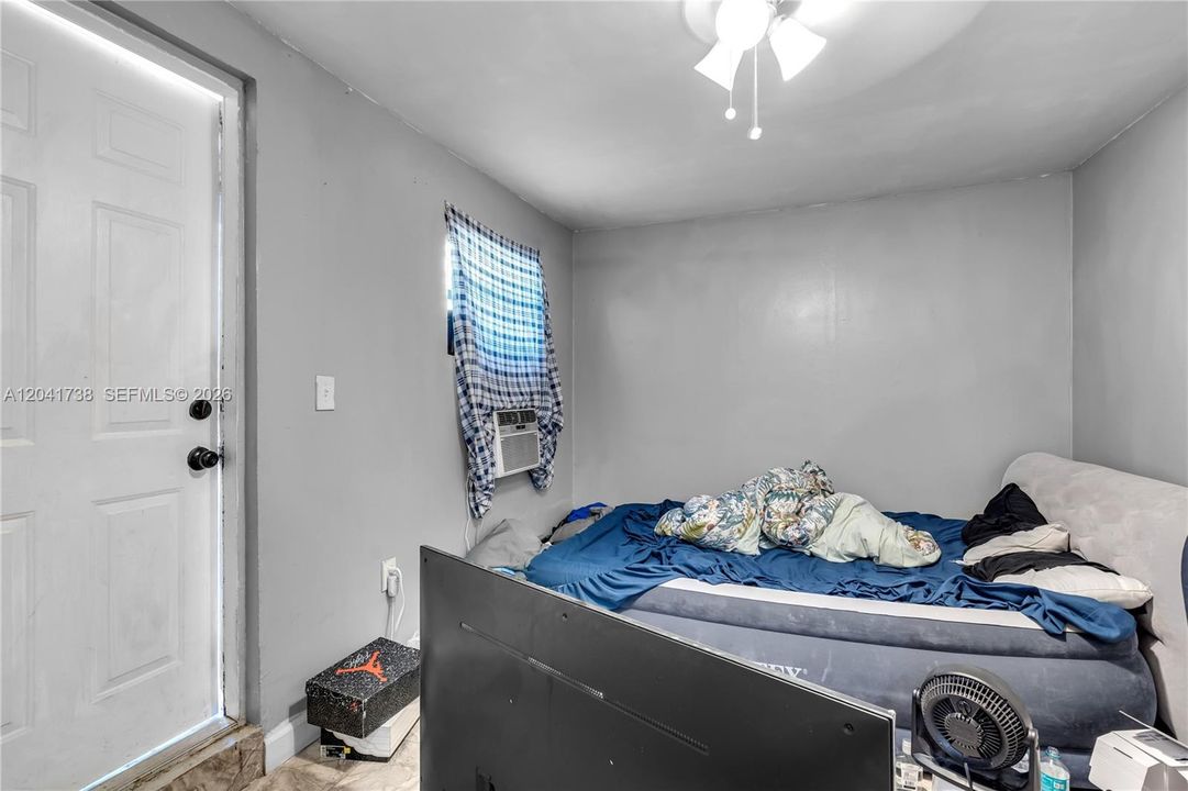 En Venta: $499,900 (4 camas, 2 baños, 1238 Pies cuadrados)
