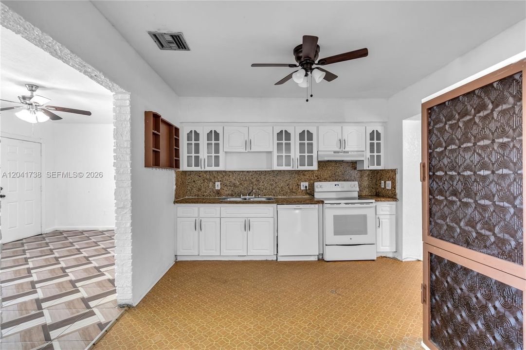 En Venta: $499,900 (4 camas, 2 baños, 1238 Pies cuadrados)