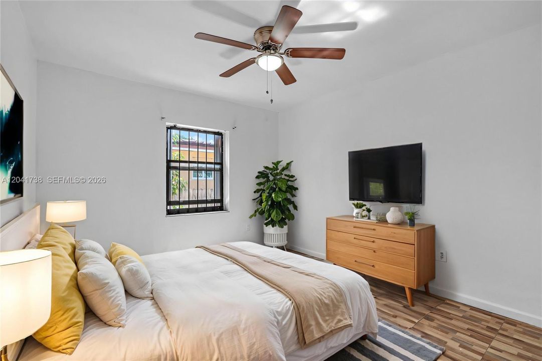 En Venta: $499,900 (4 camas, 2 baños, 1238 Pies cuadrados)