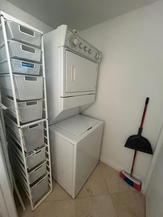 В аренду: $4,000 (1 спален, 1 ванн, 871 Квадратных фут)