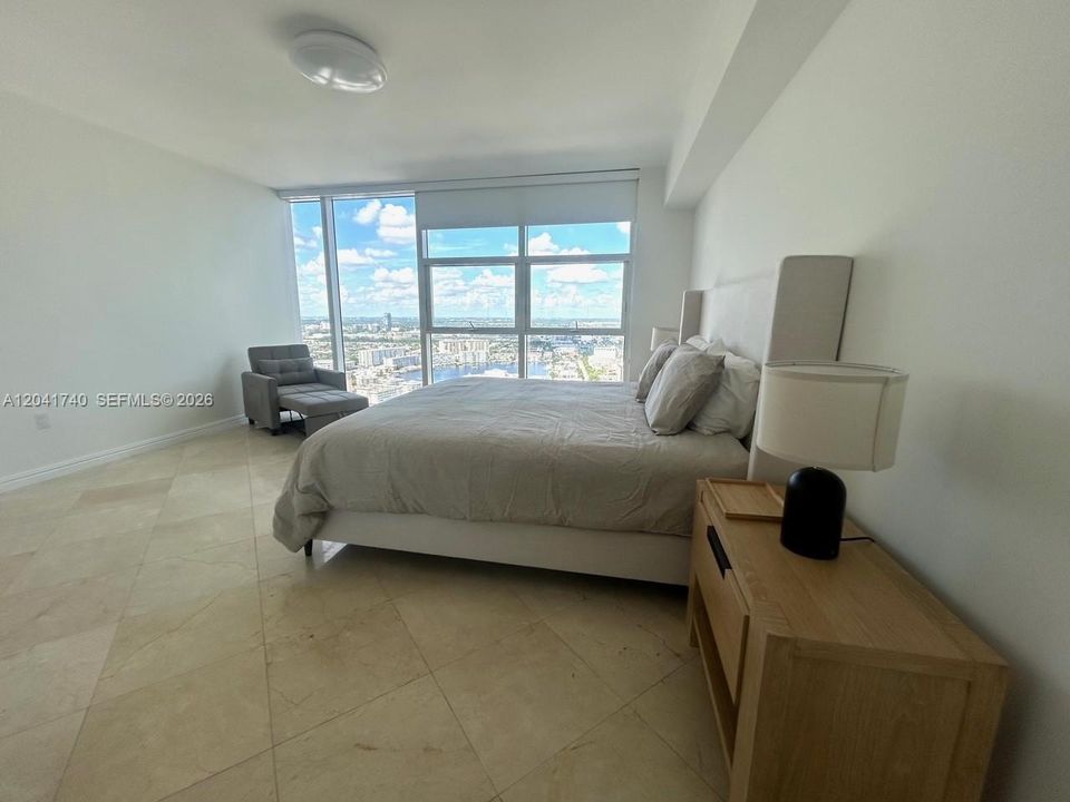 В аренду: $4,000 (1 спален, 1 ванн, 871 Квадратных фут)