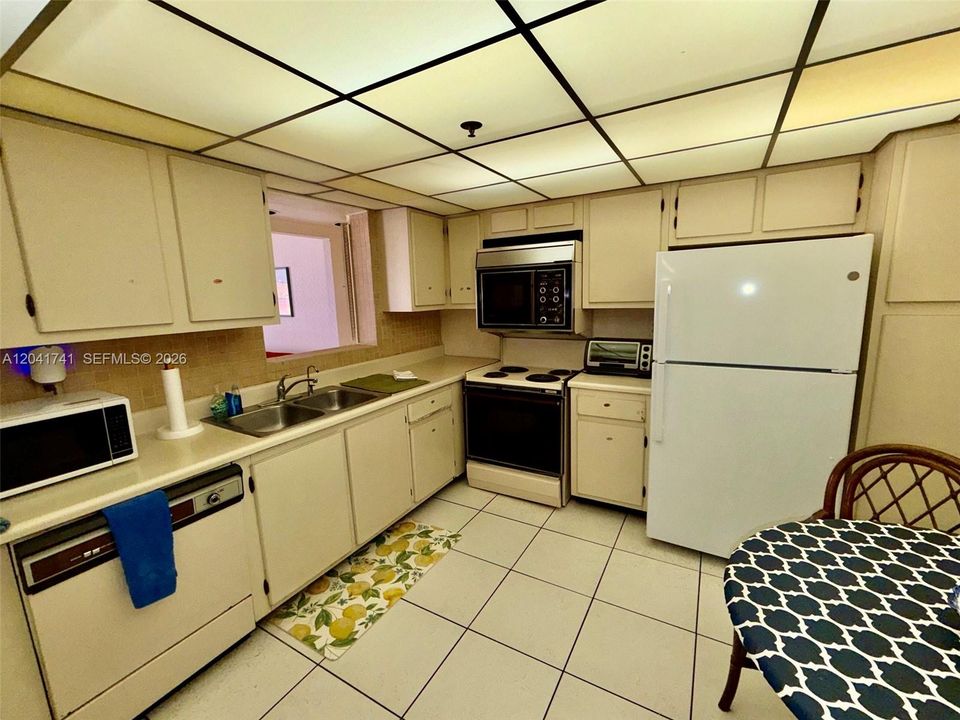 For Sale: $449,000 (3 beds, 2 baths, 1628 Square Feet)