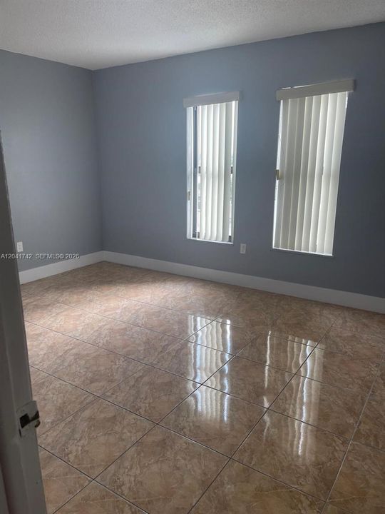 For Rent: $1,950 (1 beds, 1 baths, 835 Square Feet)