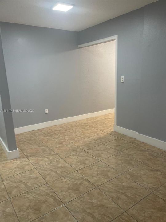 For Rent: $1,950 (1 beds, 1 baths, 835 Square Feet)