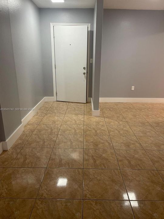 For Rent: $1,950 (1 beds, 1 baths, 835 Square Feet)