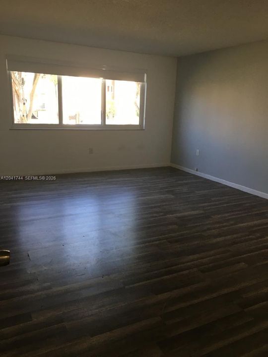 For Rent: $1,890 (1 beds, 1 baths, 1136 Square Feet)