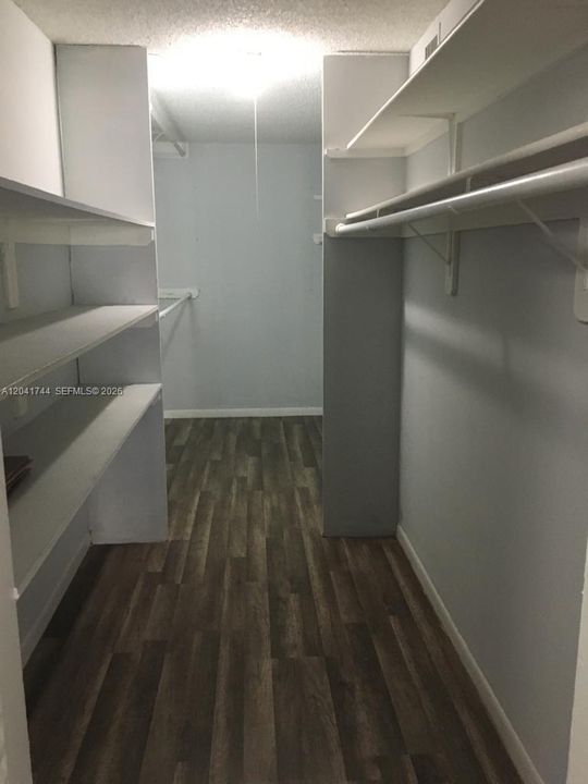 For Rent: $1,890 (1 beds, 1 baths, 1136 Square Feet)