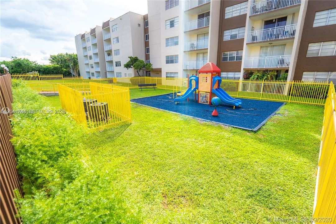 For Rent: $1,890 (1 beds, 1 baths, 1136 Square Feet)