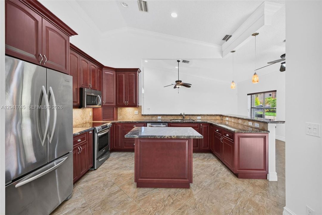 На продажу: $625,000 (3 спален, 2 ванн, 1898 Квадратных фут)