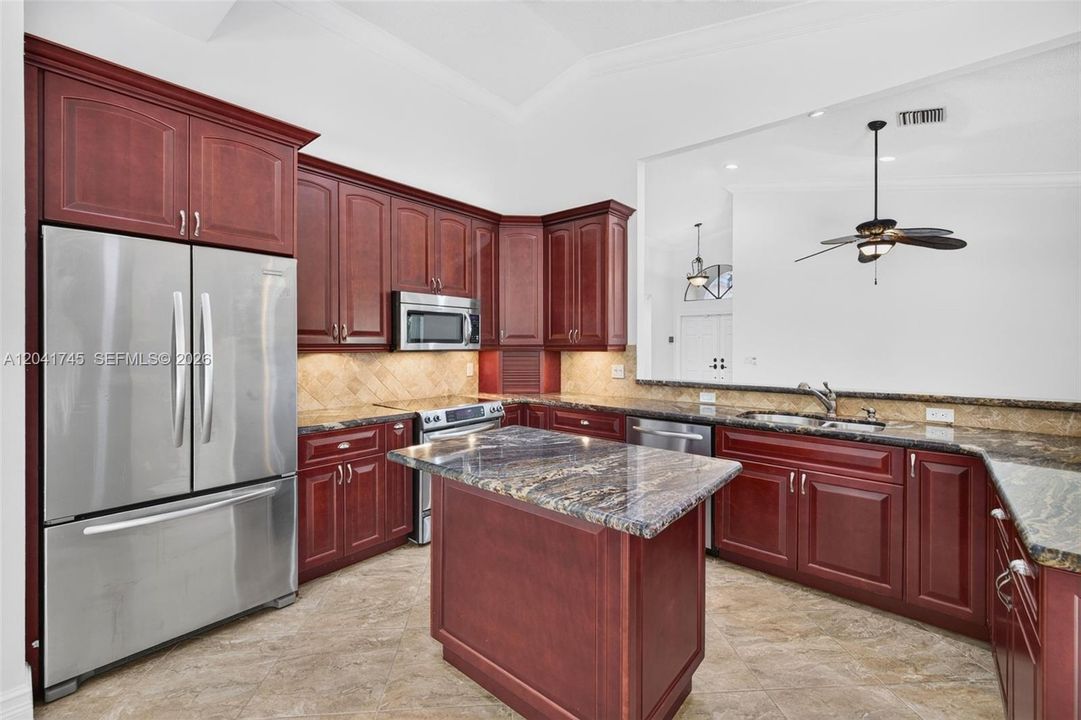 На продажу: $625,000 (3 спален, 2 ванн, 1898 Квадратных фут)