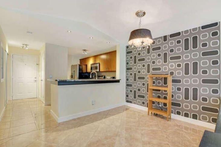 1745 Palm Cove 3 305