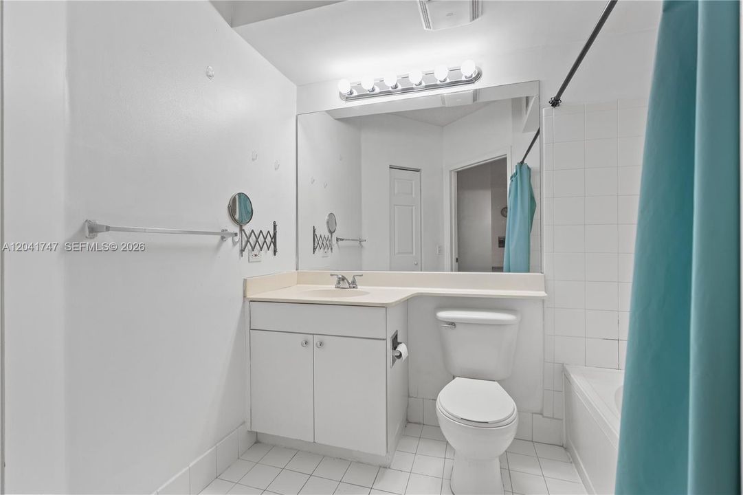 На продажу: $489,000 (2 спален, 2 ванн, 1024 Квадратных фут)