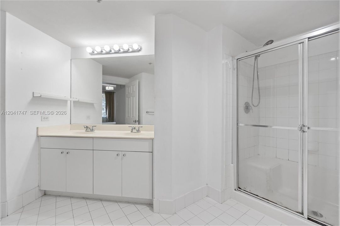 На продажу: $489,000 (2 спален, 2 ванн, 1024 Квадратных фут)
