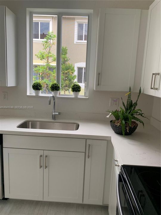 For Rent: $2,400 (3 beds, 2 baths, 1302 Square Feet)