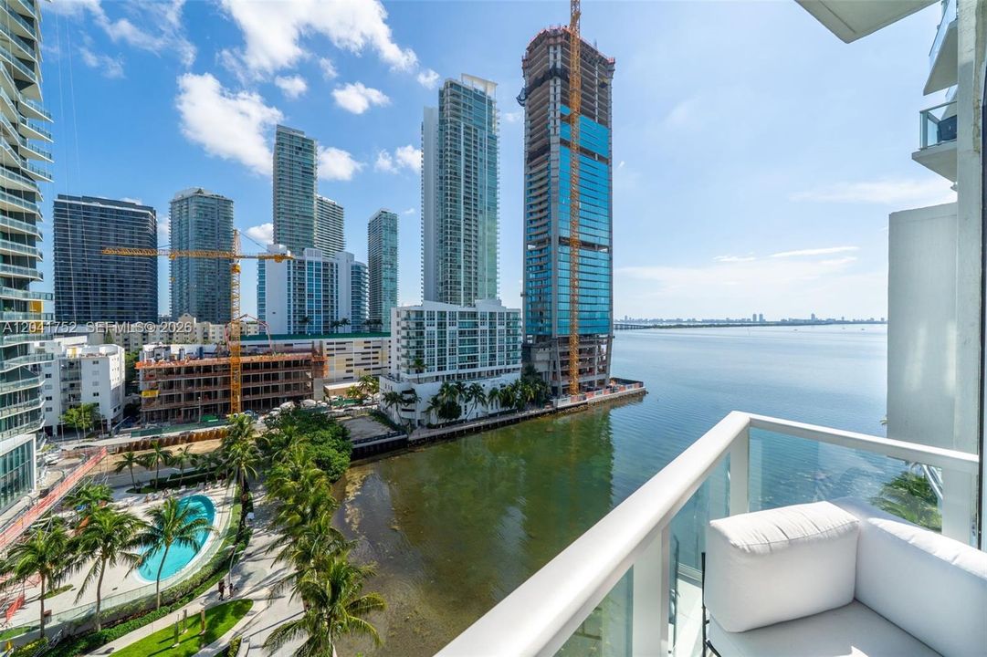 For Sale: $719,000 (2 beds, 2 baths, 1187 Square Feet)