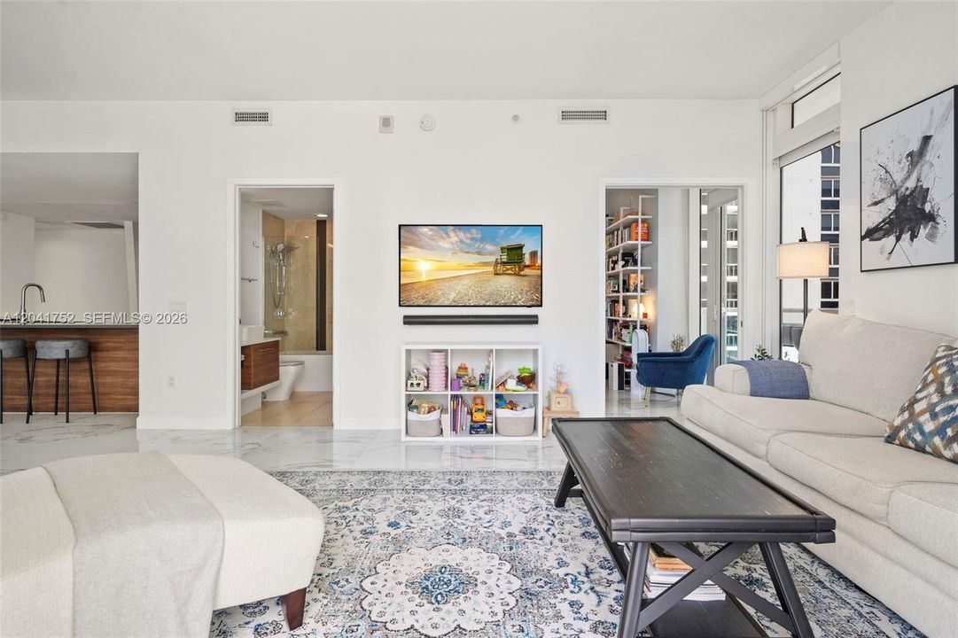 For Sale: $719,000 (2 beds, 2 baths, 1187 Square Feet)