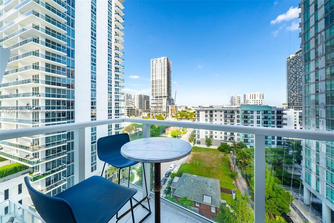 For Sale: $719,000 (2 beds, 2 baths, 1187 Square Feet)