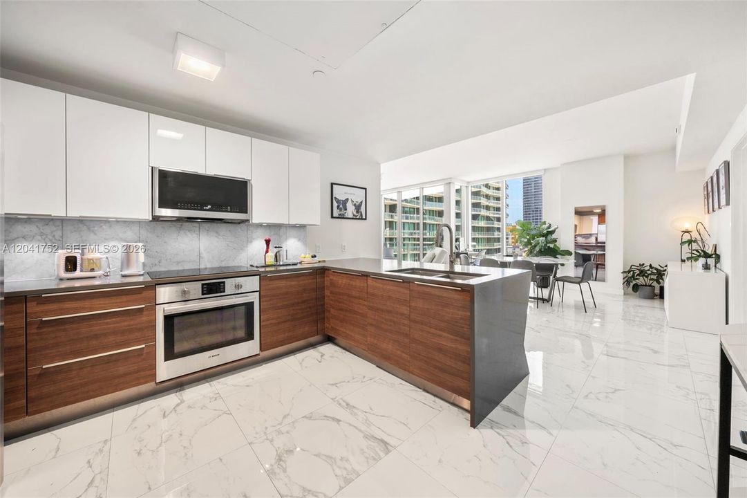 For Sale: $719,000 (2 beds, 2 baths, 1187 Square Feet)