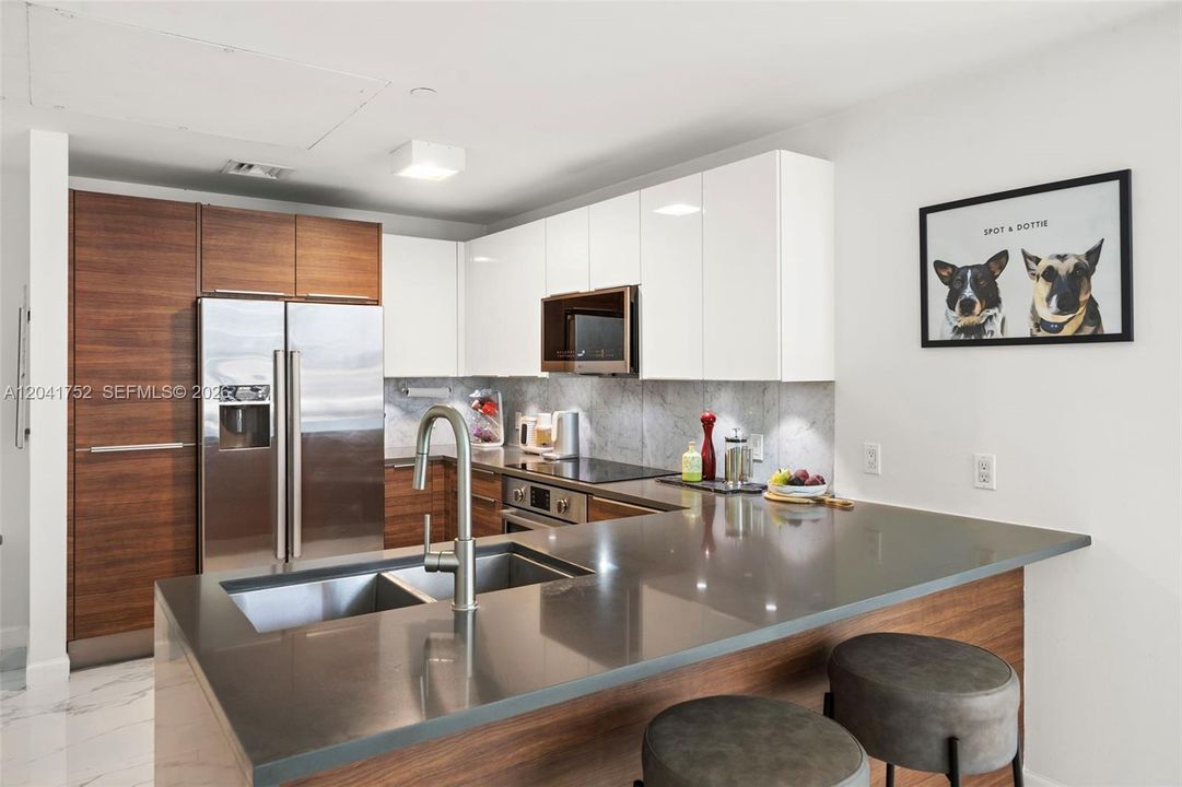 For Sale: $719,000 (2 beds, 2 baths, 1187 Square Feet)