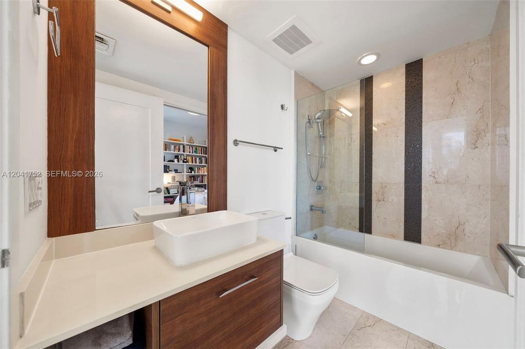For Sale: $719,000 (2 beds, 2 baths, 1187 Square Feet)