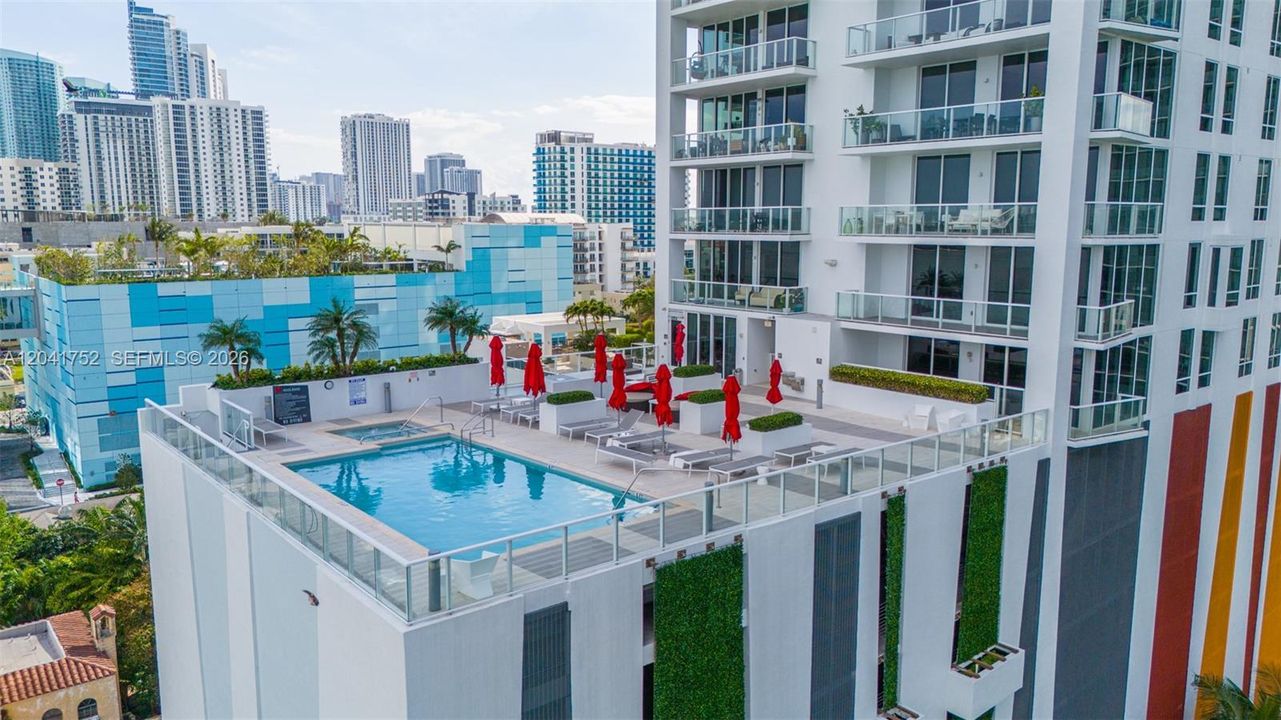 For Sale: $719,000 (2 beds, 2 baths, 1187 Square Feet)