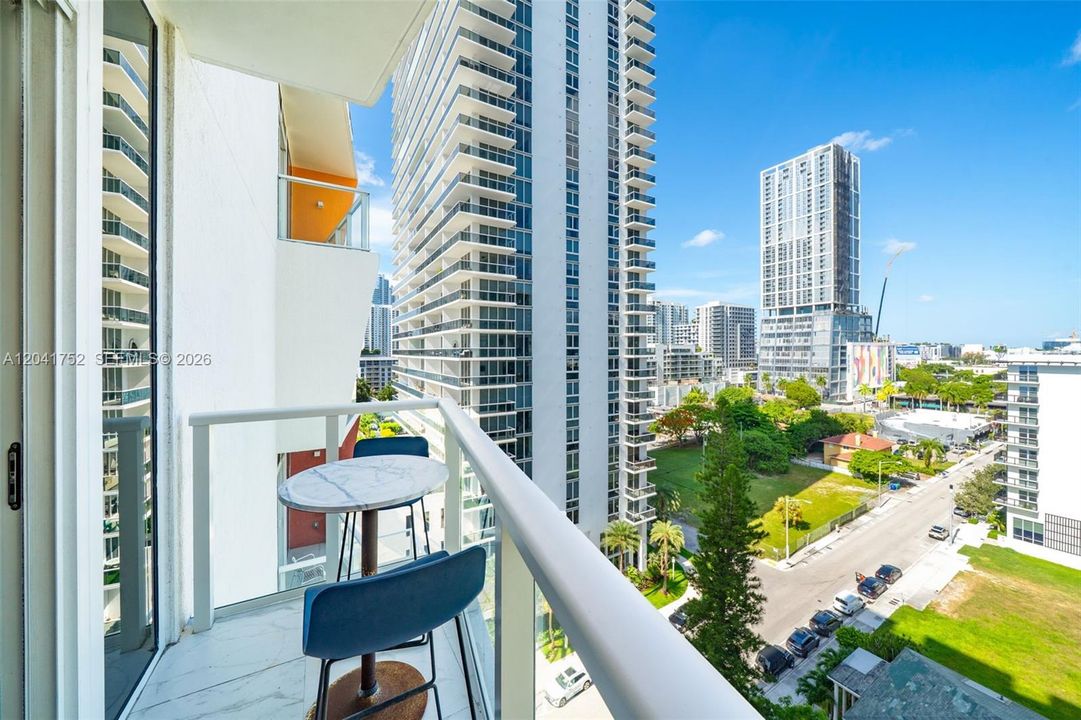 For Sale: $719,000 (2 beds, 2 baths, 1187 Square Feet)