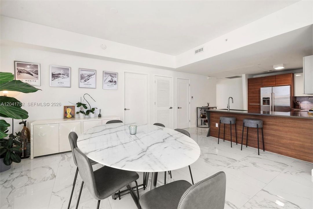 For Sale: $719,000 (2 beds, 2 baths, 1187 Square Feet)