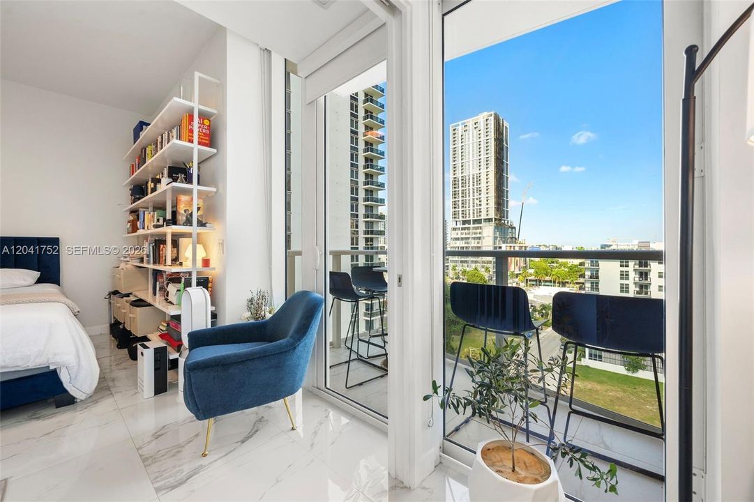 For Sale: $719,000 (2 beds, 2 baths, 1187 Square Feet)